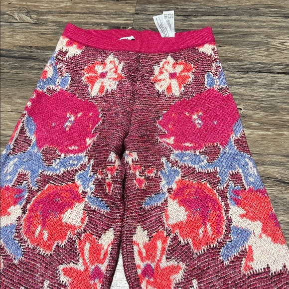 Zara Red and Gray Knit Garment - Picture 2 of 4